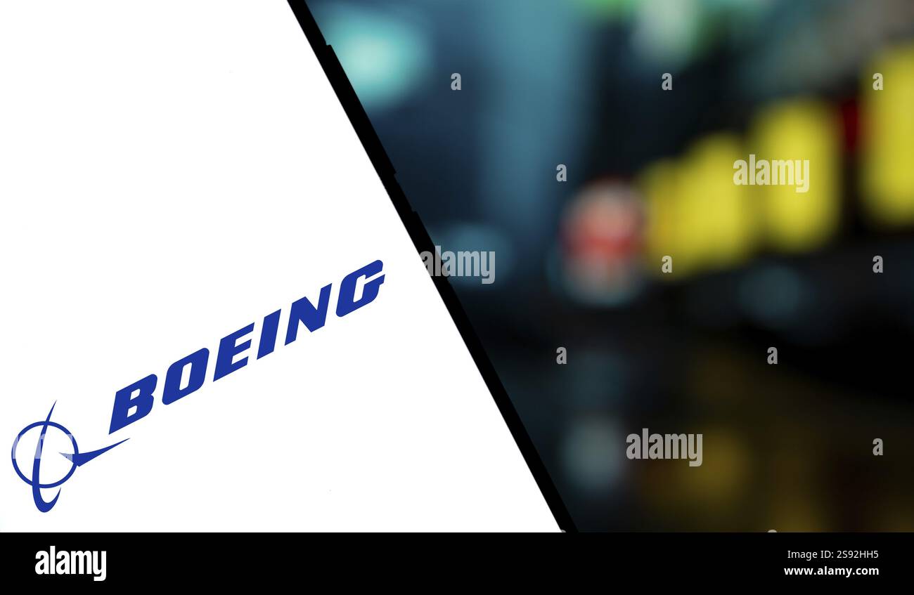 Dhaka, Bangladesch, 28. November 2024: Das Boeing-Logo wird auf dem Smartphone angezeigt. Boeing Company ist ein amerikanisches multinationales Flugzeug, Rotorboot, Raketendesi Stockfoto