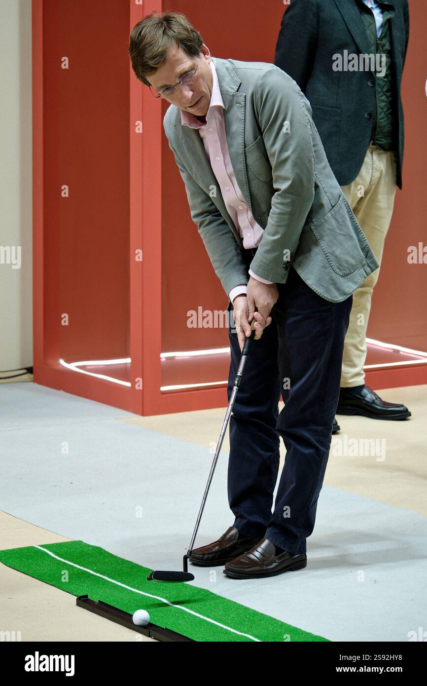 Madrid, Spanien. Januar 2025. FITUR die Internationale Tourismusmesse Spaniens 2025. Jose Luis Martinez-Almeida, spanischer Staatsanwalt und Politiker, Mitglied der Partido Popular und Bürgermeister von Madrid von 2019 bis heute. IFEMA, Madrid, Spanien. Quelle: EnriquePSans/Alamy Live News Stockfoto