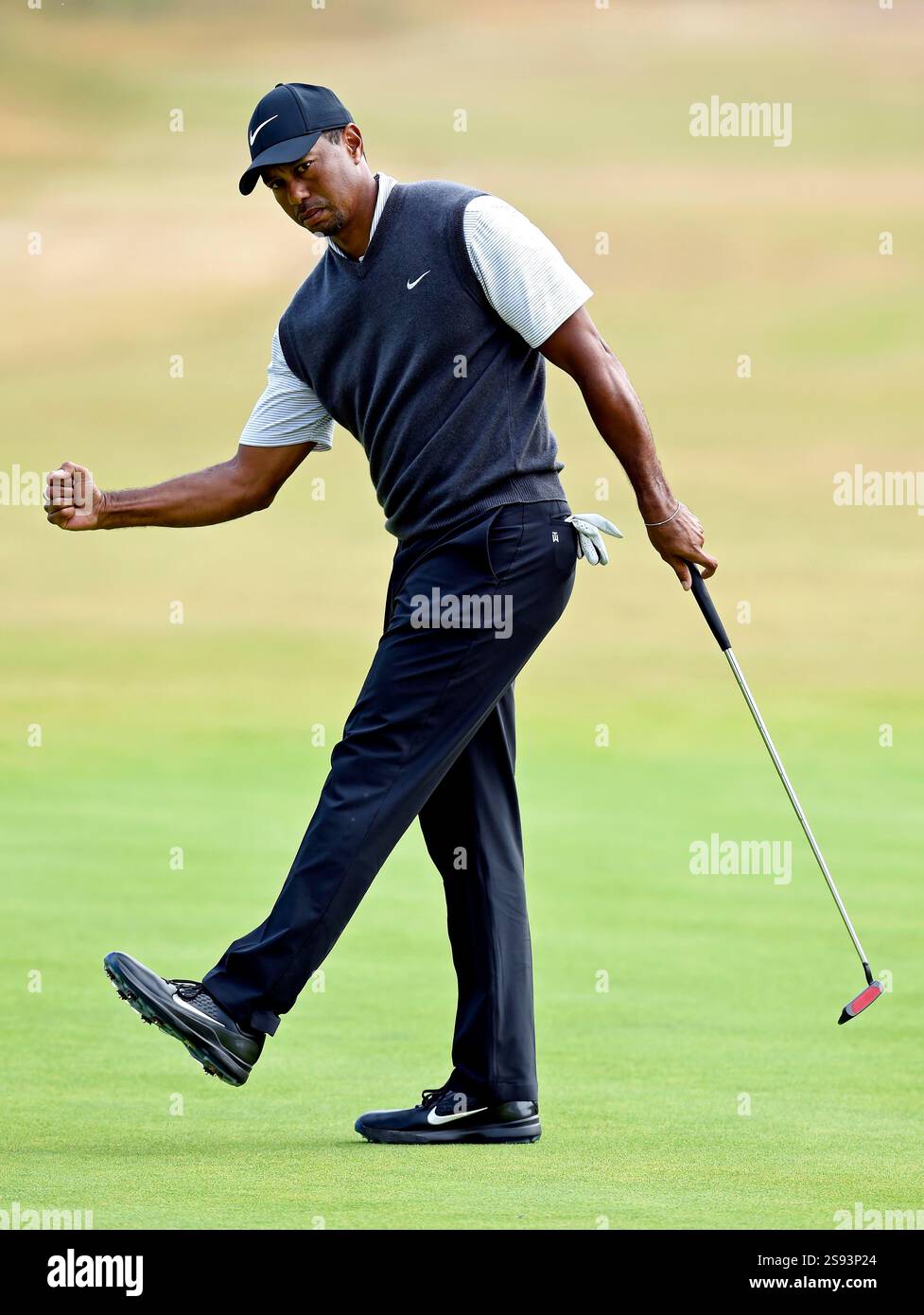 21. Juli 2018; Carnoustie, Schottland; Tiger Woods reagiert auf seinen Putt auf dem neunten Grün während der dritten Runde des Open Championship-Golfturniers bei Carnoustie Golf Links. Stockfoto