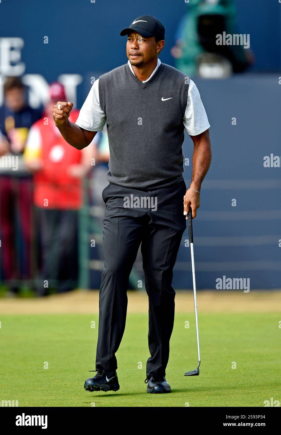 21. Juli 2018; Carnoustie, Schottland; Tiger Woods reagiert auf seinen Putt auf das 18. Grün während der dritten Runde des Open Championship-Golfturniers bei Carnoustie Golf Links. Stockfoto