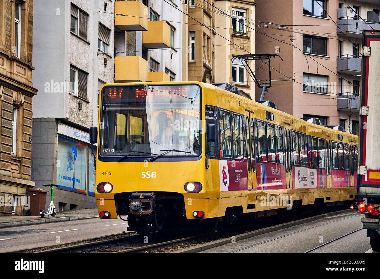 Stuttgart, Baden-Württemberg, Deutschland - 23. Januar 2025: Gelbe Straßenbahn der Stuttgarter Straßenbahnen AG SSB in Stuttgart, ein Symbol des öffentlichen Nahverkehrs ÖPNV in der Stadt *** gelbe Straßenbahn der Stuttgarter Straßenbahnen AG SSB in Stuttgart, ein Symbol des öffentlichen Nahverkehrs ÖPNV in der Stadt Stockfoto Stuttgart, Baden-Württemberg, Deutschland - 23. Januar 2025: Gelbe Straßenbahn der Stuttgarter Straßenbahnen AG SSB in Stuttgart, ein Symbol des öffentlichen Nahverkehrs ÖPNV in der Stadt *** gelbe Straßenbahn der Stuttgarter Straßenbahnen AG SSB in Stuttgart, ein Symbol des öffentlichen Nahverkehrs ÖPNV in der Stadt Stockfoto
