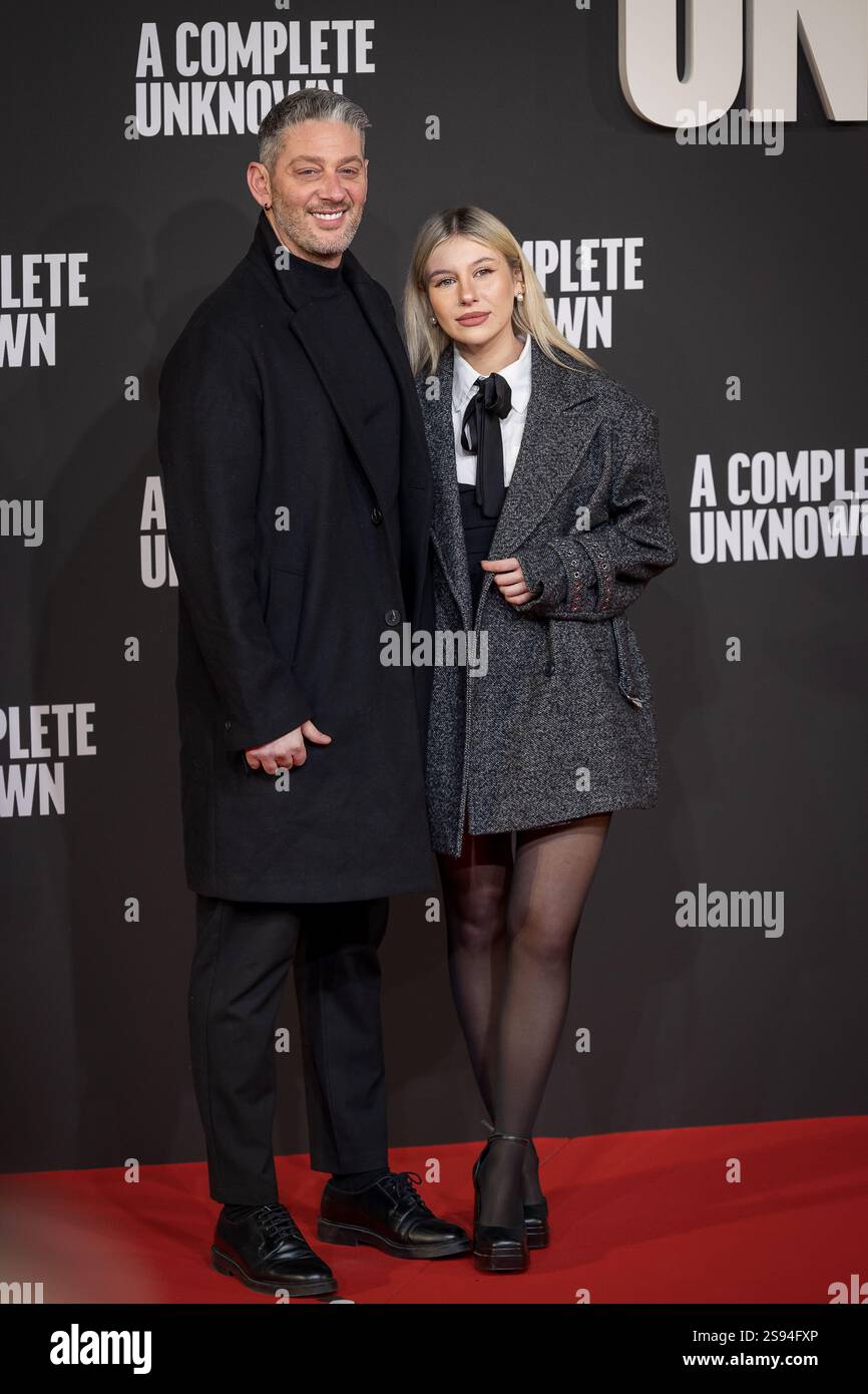 Rom, Italien - 17. Januar 2025: Der italienische Dubber Eugenio Tavassi und der italienische Influencer Micol Incorvaia während der italienischen Premiere des Films „A Complete Unknown“ von James Mangold im Auditorium Parco della Musica. Stockfoto