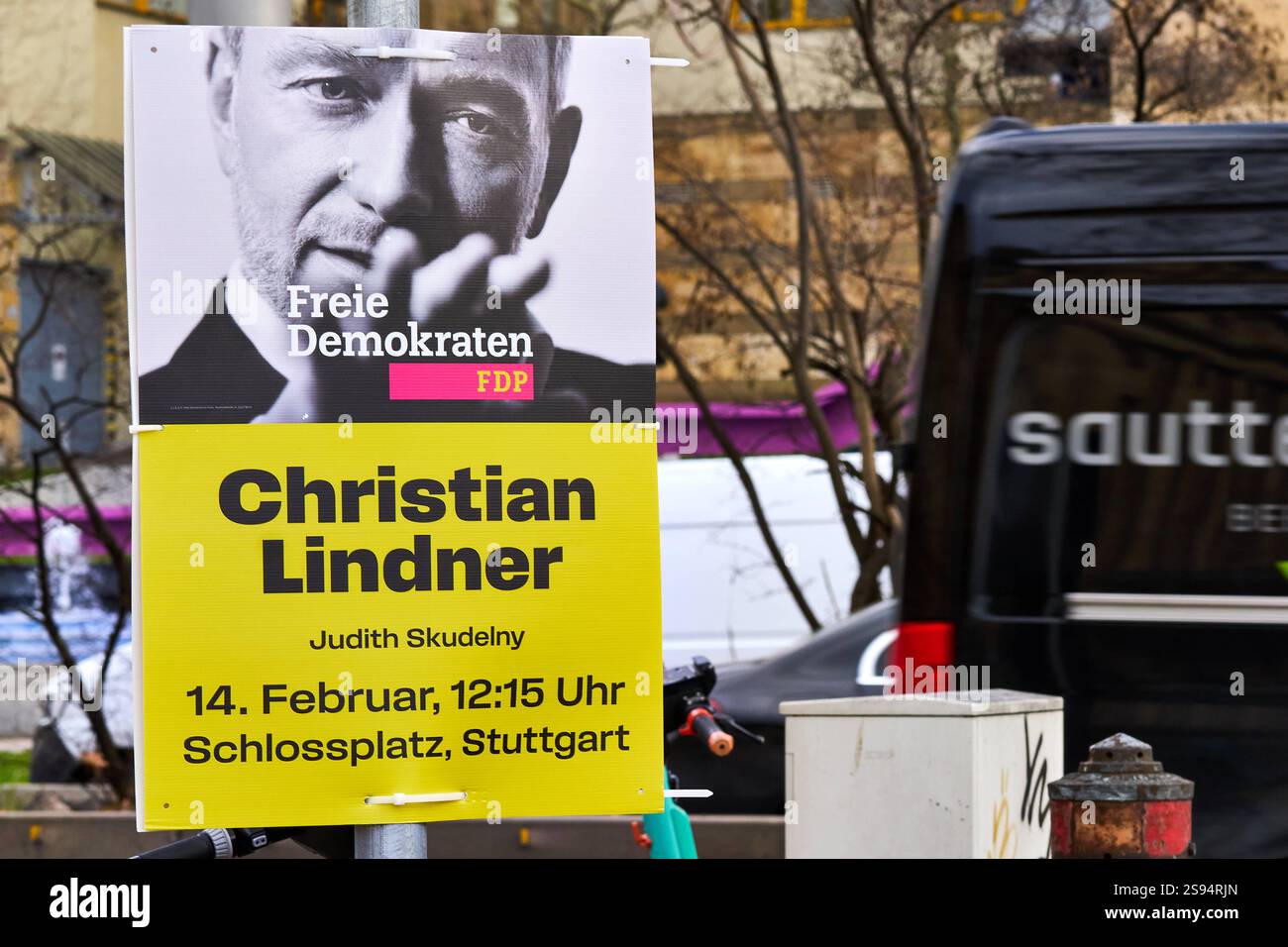 Stuttgart, Baden-Württemberg, Deutschland - 23. Januar 2025: Wahlplakat der FDP bei den Bundestagswahlen 2025 in Stuttgart. Christian Lindner besucht Stuttgart: FDP-Wahlkampfveranstaltung mit Judith Skudelny am 14. Februar um 12:15 Uhr auf dem Schlossplatz. *** Wahlplakat in Stuttgart der Partei FDP zur Bundestagswahl 2025. Christian Lindner besucht Stuttgart: Wahlkampfveranstaltung der FDP mit Judith Skudelny am 14. Februar um 12:15 Uhr auf dem Schlossplatz. Stockfoto