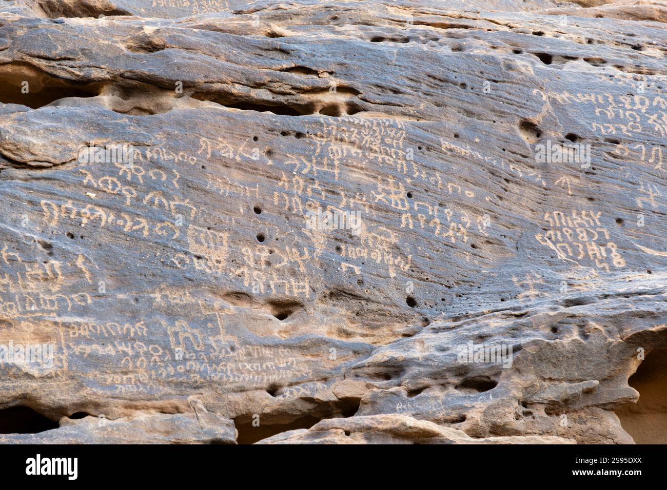 Altstadt Madain Saleh, in der Nähe von Dadan, berühmt für seine Felskunst mit Tausenden von präarabischen Inschriften und Zeichnungen. Al Ula, Saudi-Arabien Stockfoto
