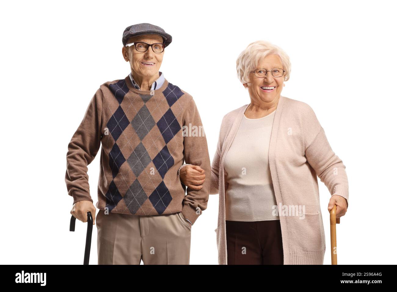 Älterer Mann und Frau lächeln isoliert auf weißem Hintergrund Stockfoto