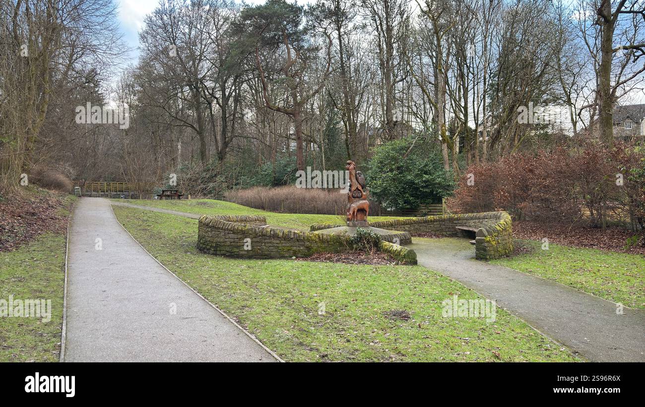 Lower Birks Park in Aberfeldy. Berühmter Spaziergang entlang der Moness Burn the Birks of Aberfeldy. Schottland - Smartphone-aufgenommenes Stockfoto