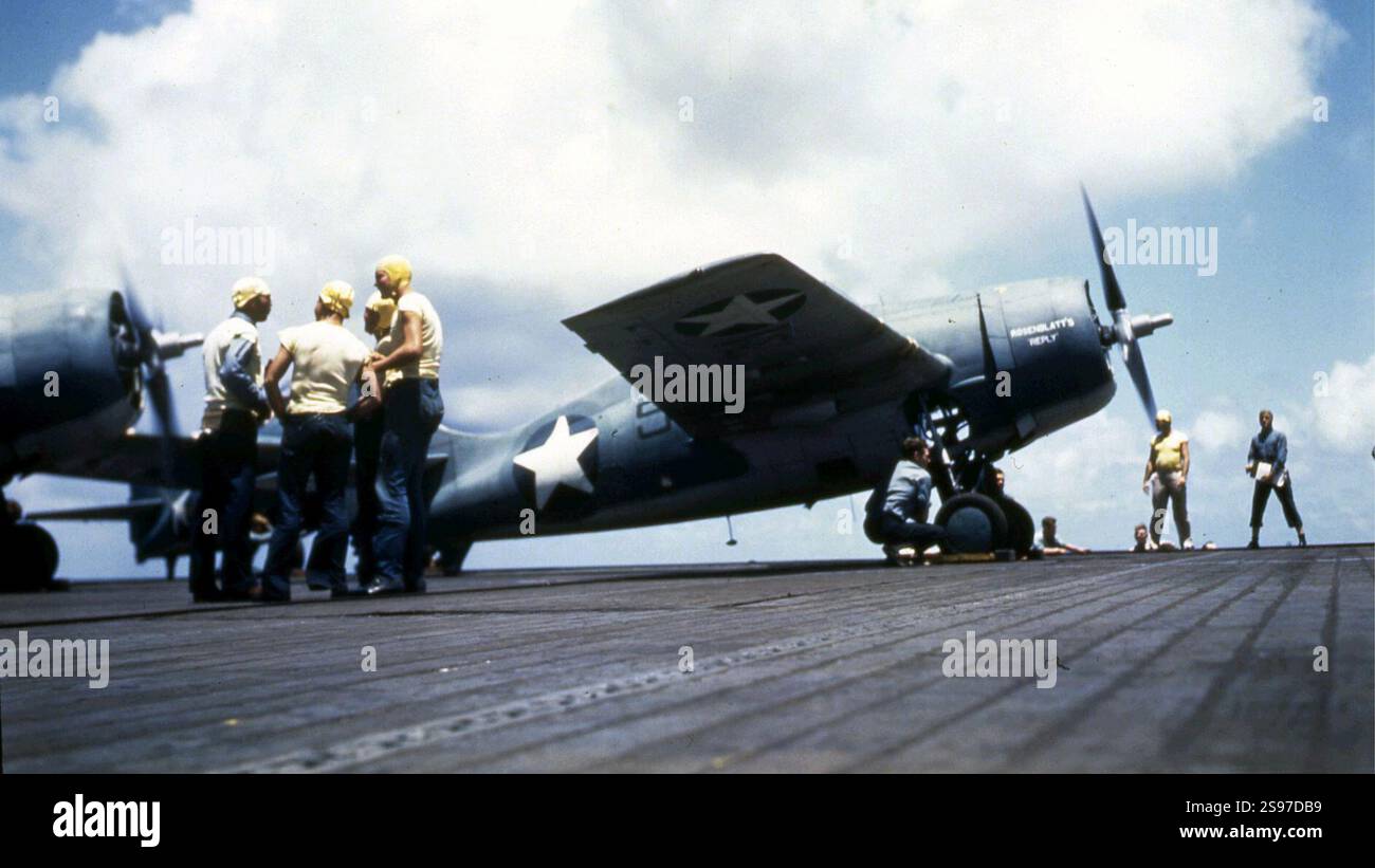 Grumman F4F-4 Wildcat der VGF-27 an Bord der USS Suwanee (ACV-27), ca. Ende 1942 oder Anfang 1943 Stockfoto