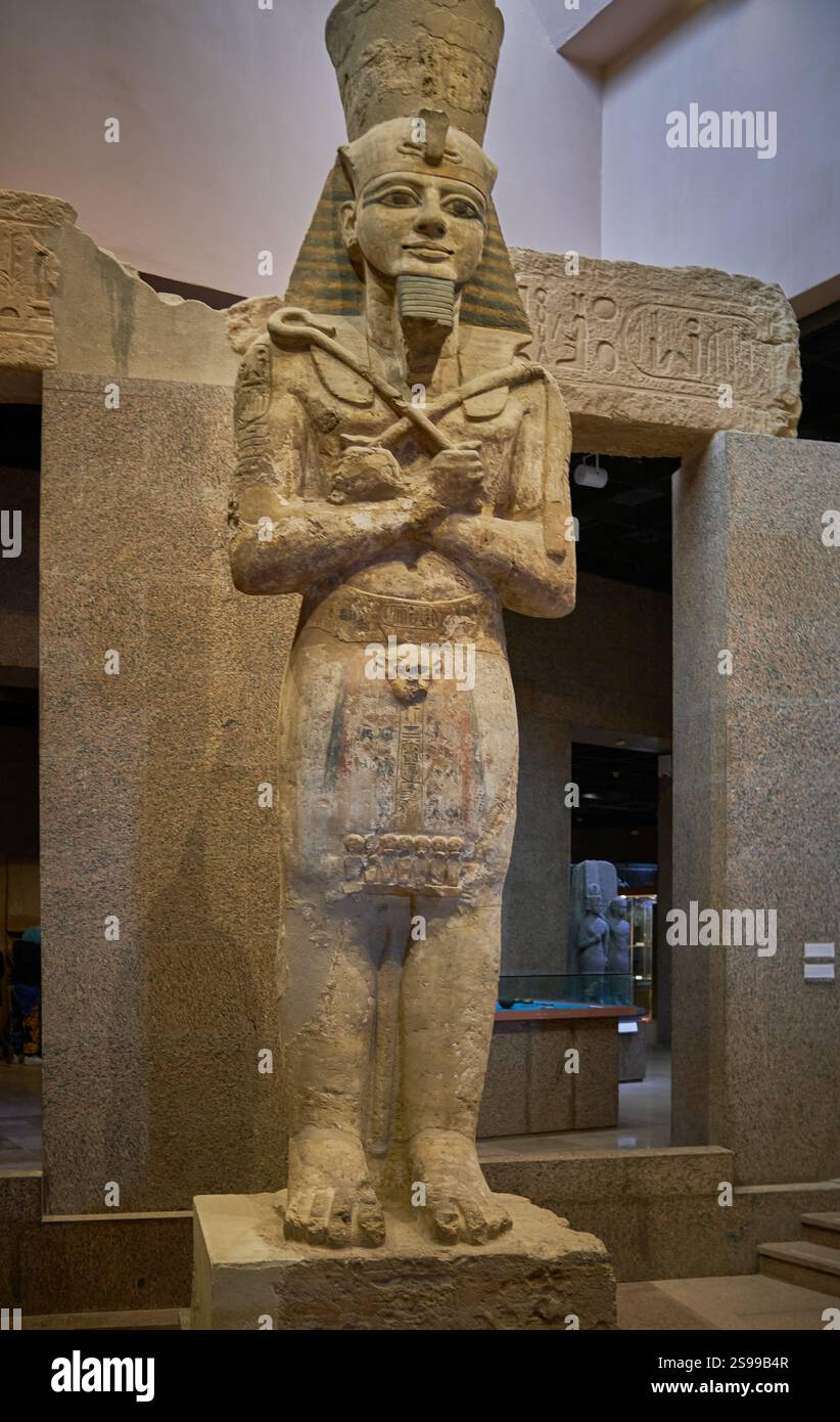 Statue von Ramses II. Im Nubischen Museum (International Museum of Nubia), einem archäologischen Museum in Assuan, Oberägypten. Stockfoto