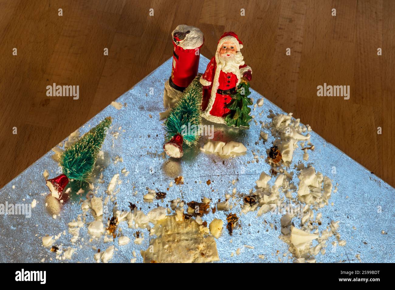 Das Ende des Weihnachtskuchens. Stockfoto