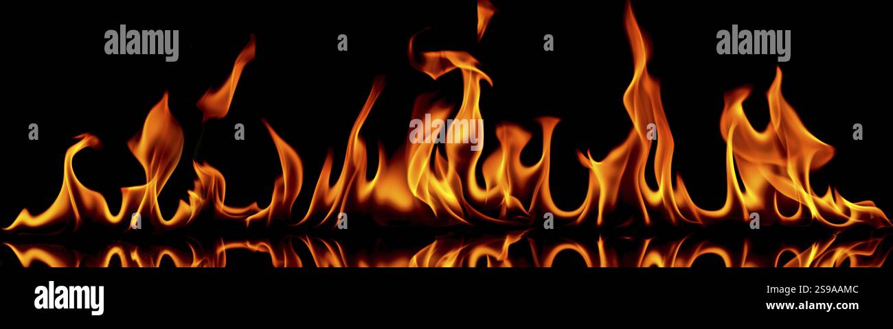 Feuer auf einem schwarzen Hintergrund Stockfoto