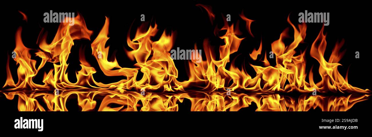 Feuer auf einem schwarzen Hintergrund Stockfoto