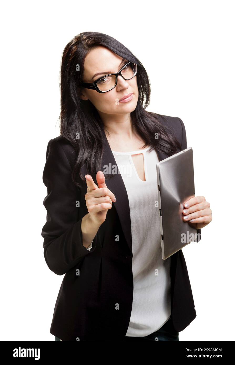 Porträt einer lächelnden Geschäftsfrau mit Brille vor weißem Hintergrund Stockfoto