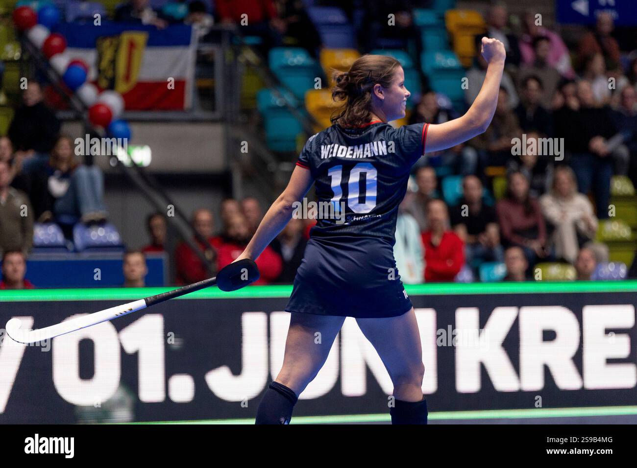 Linnea Weidemann (Berliner HC #10) nach ihrem Tor beim Elfmeterschie?en, Ballt die Faust, der Club an der Alster - Berliner HC, Frankfurt, S?wag Arena, 25.1.2025 Stockfoto