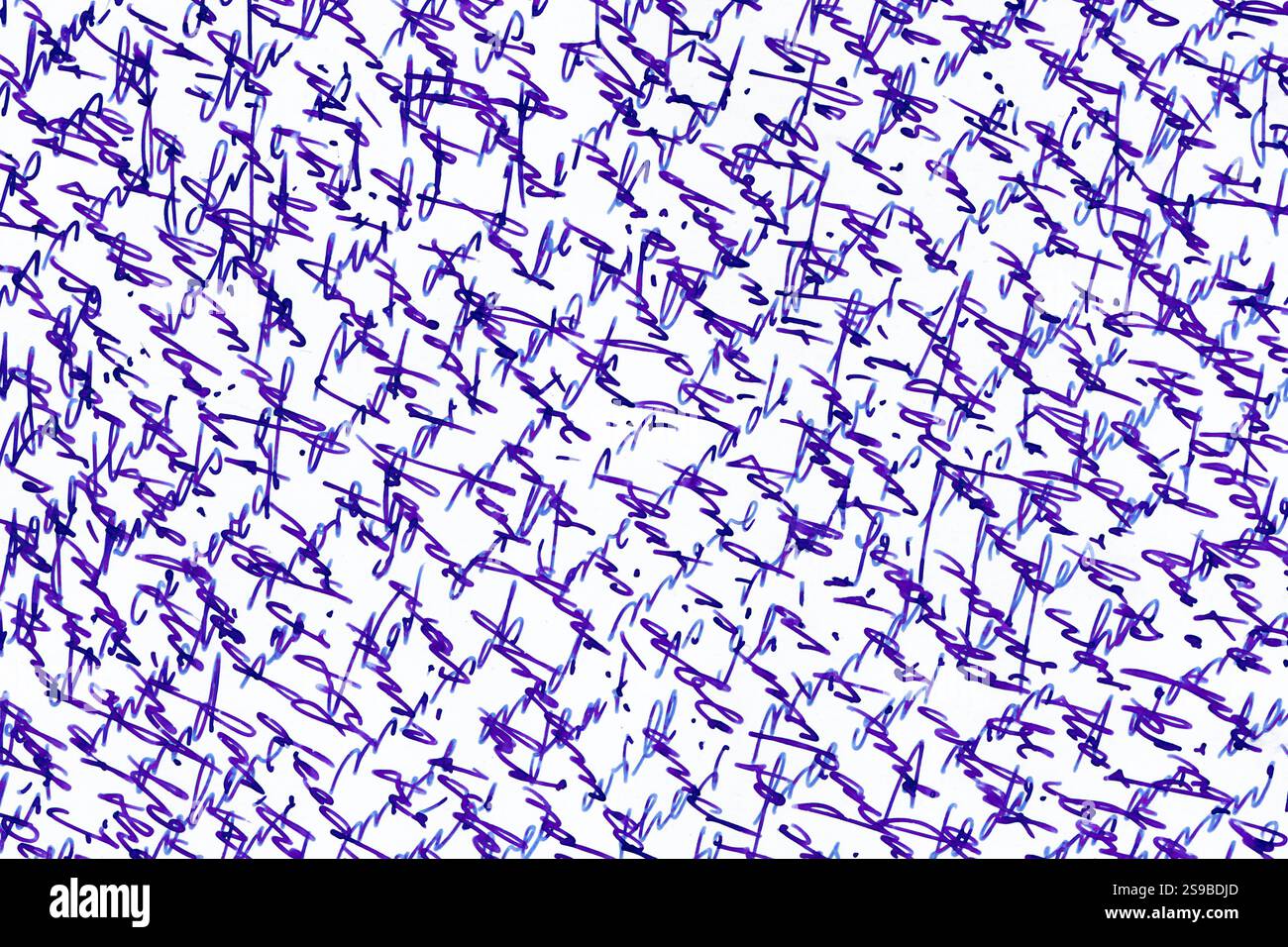 Handschrift in zwei Farben Tinte in verschiedenen Richtungen. Es ist ein gekreuzter Buchstabe. Hintergrund mit blauem und lila handgeschriebenem Text in Kreuzschrift Stockfoto