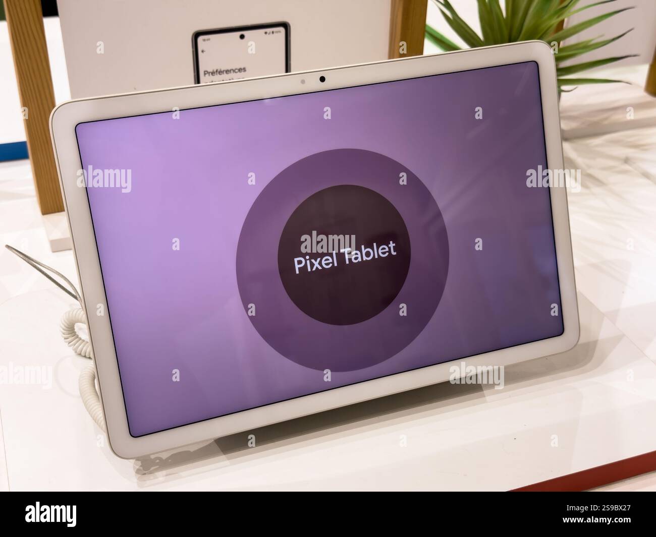 Innovatives Tablet-Display mit schlankem Design und moderner Technologie Stockfoto