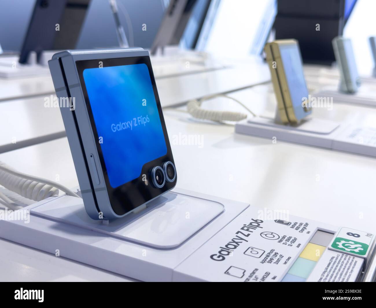 Modernes Design und Technologie mit innovativen Smartphone-Modellen Stockfoto