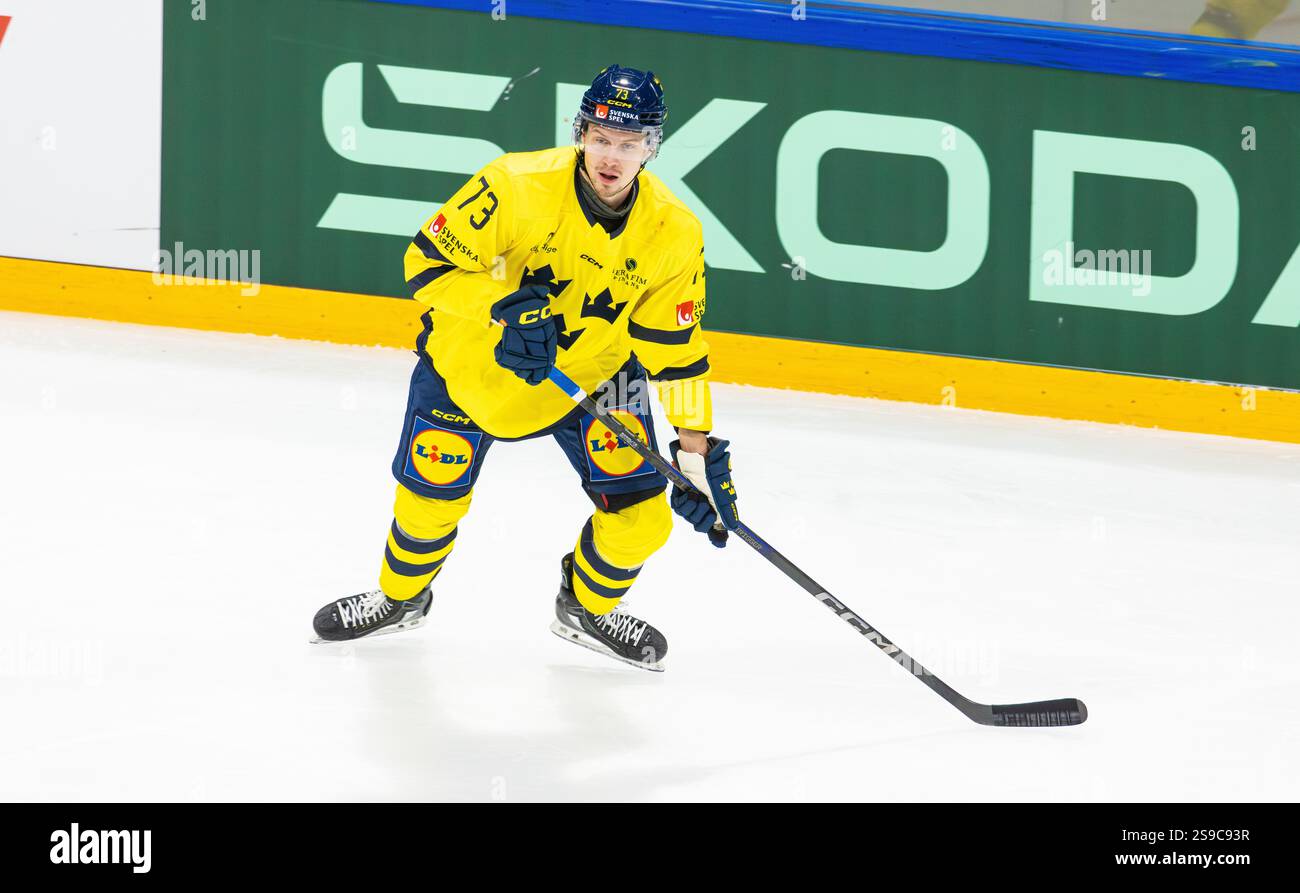 Fribourg, Schweiz, 14. Dezember 2024: #73 Adam Ollas Mattsson, Verteidiger der schwedischen Nationalmannschaft. (Foto: Andreas Haas/dieBildmanufaktur) Stockfoto Fribourg, Schweiz, 14. Dezember 2024: #73 Adam Ollas Mattsson, Verteidiger der schwedischen Nationalmannschaft. (Foto: Andreas Haas/dieBildmanufaktur) Stockfoto