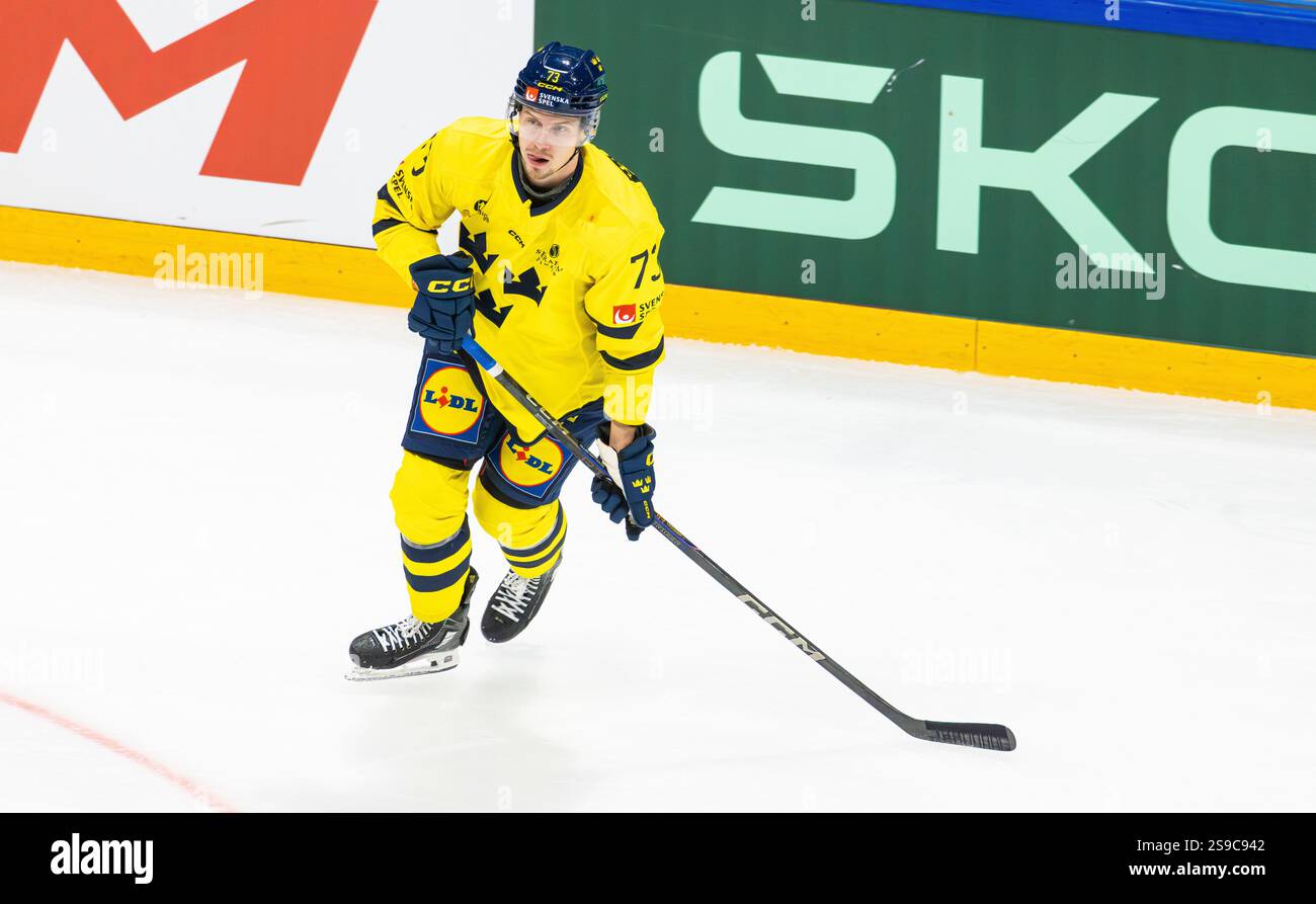 Fribourg, Schweiz, 14. Dezember 2024: #73 Adam Ollas Mattsson, Verteidiger der schwedischen Nationalmannschaft. (Foto: Andreas Haas/dieBildmanufaktur) Stockfoto Fribourg, Schweiz, 14. Dezember 2024: #73 Adam Ollas Mattsson, Verteidiger der schwedischen Nationalmannschaft. (Foto: Andreas Haas/dieBildmanufaktur) Stockfoto
