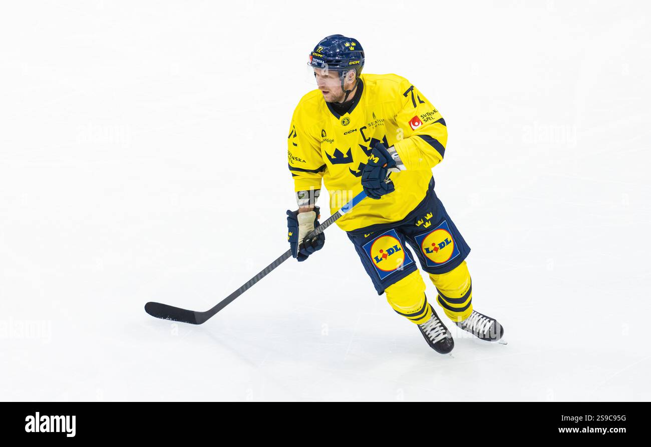 Fribourg, Schweiz, 14. Dezember 2024: #72 Tim Heed, Verteidiger der schwedischen Nationalmannschaft. (Foto: Andreas Haas/dieBildmanufaktur) Stockfoto Fribourg, Schweiz, 14. Dezember 2024: #72 Tim Heed, Verteidiger der schwedischen Nationalmannschaft. (Foto: Andreas Haas/dieBildmanufaktur) Stockfoto