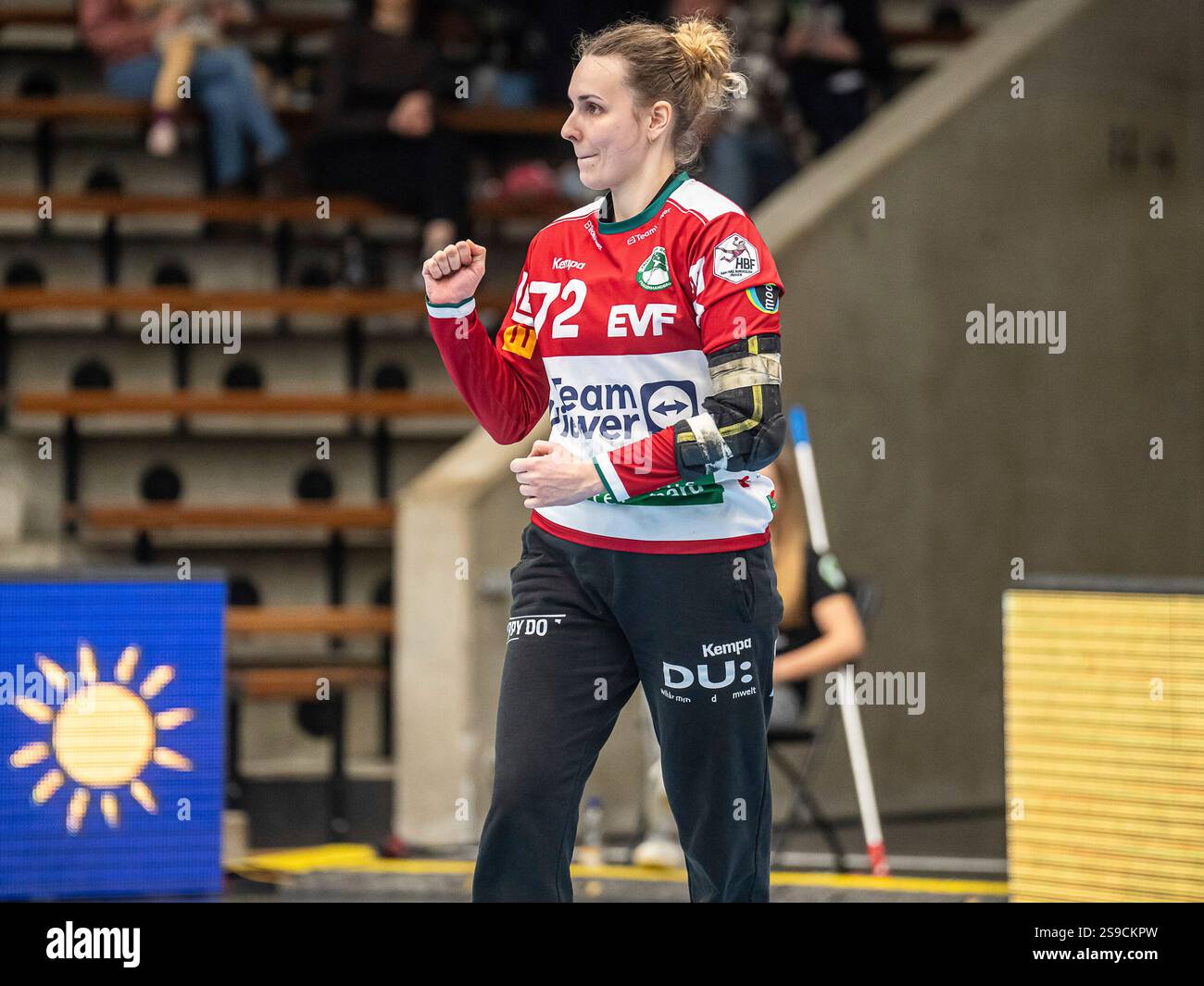 Petra Hlogyik (frisch auf Frauen, #72) Ball die Jubelfaust, frisch auf Goeppingen vs. TSV Bayer 04 Leverkusen, Handball, 1. Bundesliga, Spielzeit 2024/2025, 25.01.2025 Foto: EIBNER/Michael Schmidt Credit: dpa Picture Alliance/Alamy Live News Stockfoto