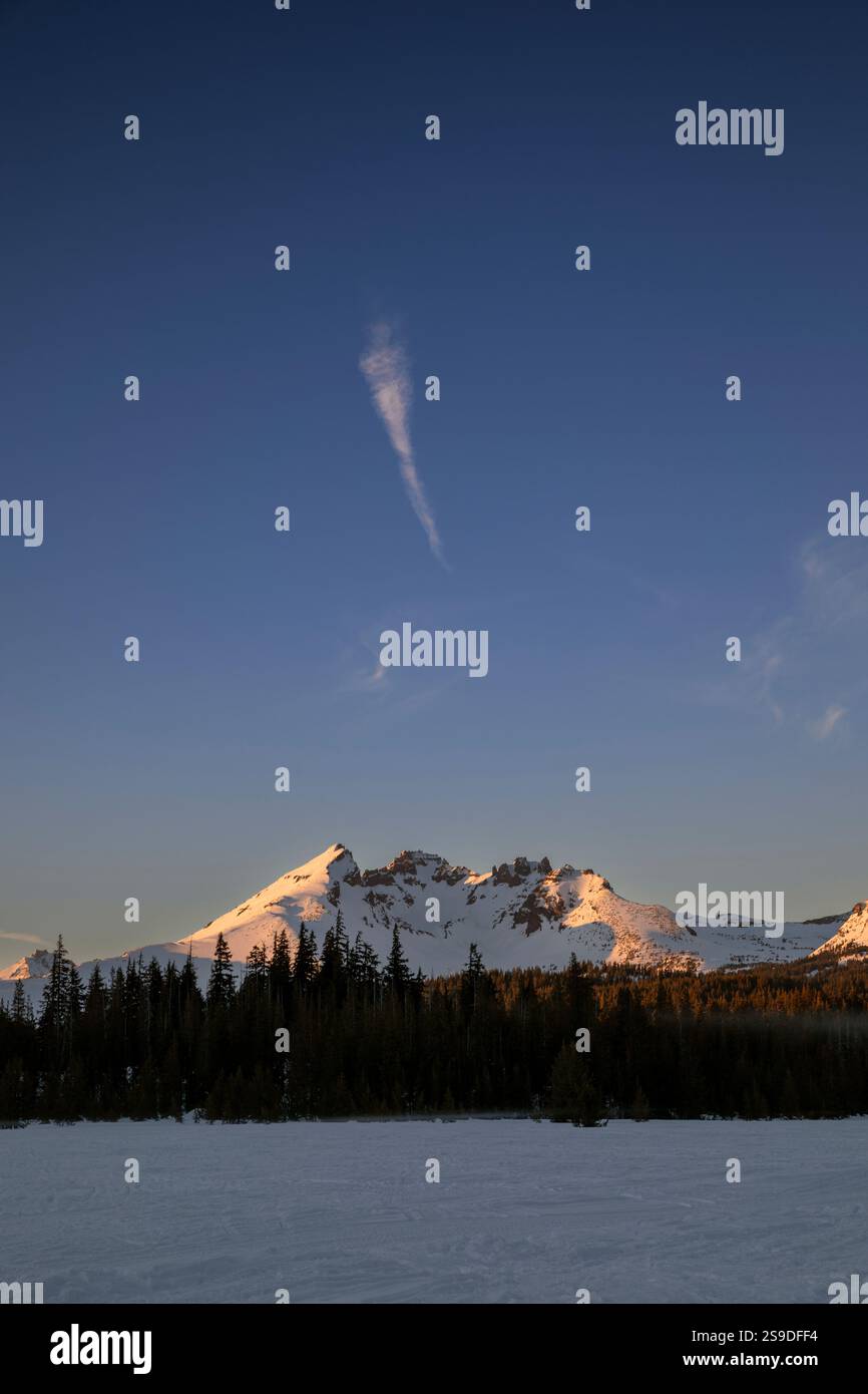 OR02694-00...... OREGON – Broken Top vom Dutchman Flat, Deschutes National Forest. Stockfoto