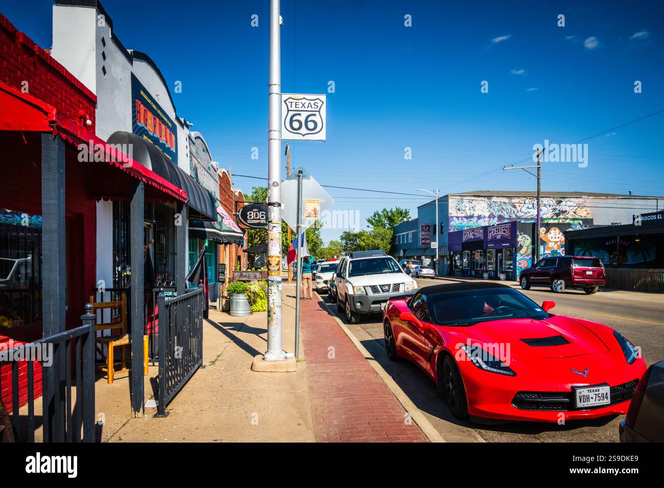 Amarillo, TX USA - 31. August 2024: US Route 66 Texas 66 Beschilderung in Downtown Amarillo, Texas. Stockfoto