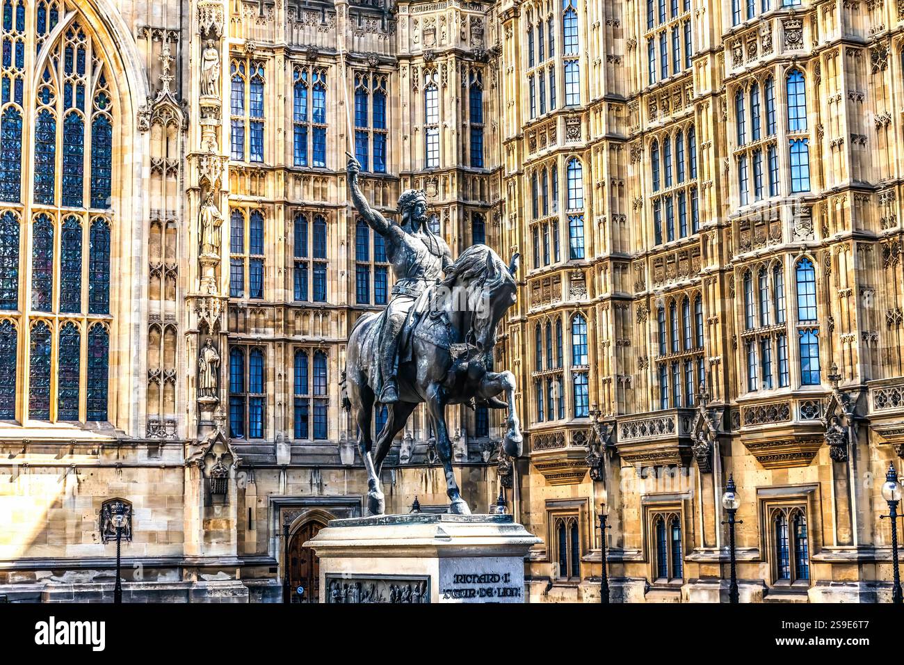 König Richard 1 Löwenherz Statue Häuser des Parlaments Westminster London England. König Richard Coeur De Lion, Richard Löwenherz, war König von Stockfoto