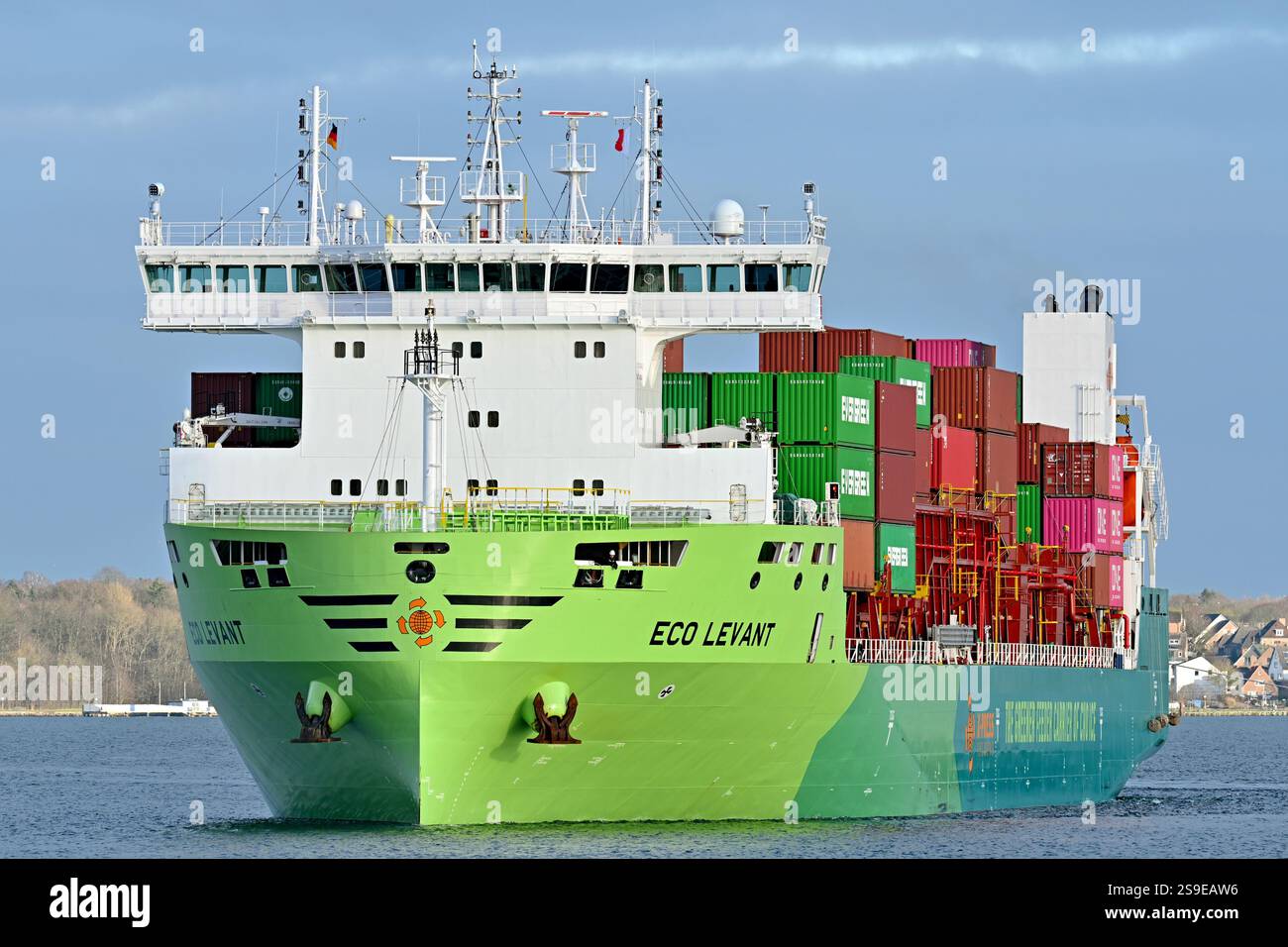 Containerschiff ECO LEVANT am Kieler Fjord Stockfoto