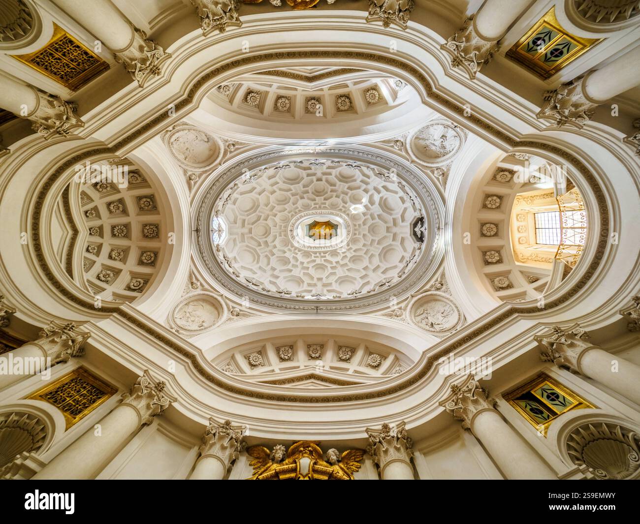 Die Kuppel mit ihrem komplizierten geometrischen Muster - San Carlo alle Quattro Fontane - Rom Italien Stockfoto