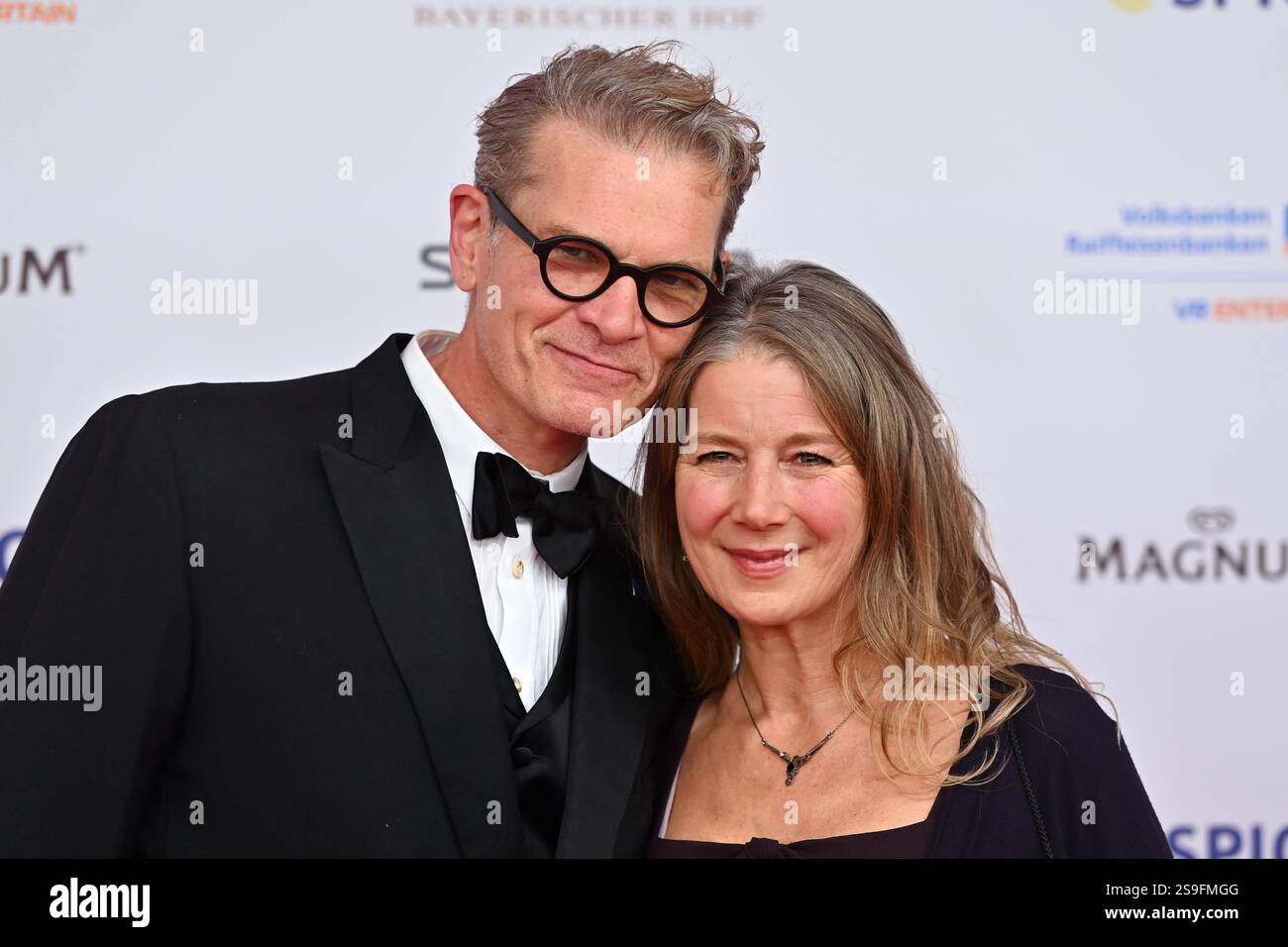 Goetz Otto und Sabine Otto, 49.Deutscher Filmball, Roter Teppich, am 25.01.2024 im H o t e l B A y e r i s c h e r H o f, M u e n c h e n. *** Goetz Otto und Sabine Otto, 49 Deutscher Filmball, Roter Teppich, am 25 01 2024 in H o t e l B a y e r i s c h e r H o f, m u e n c h e n Stockfoto
