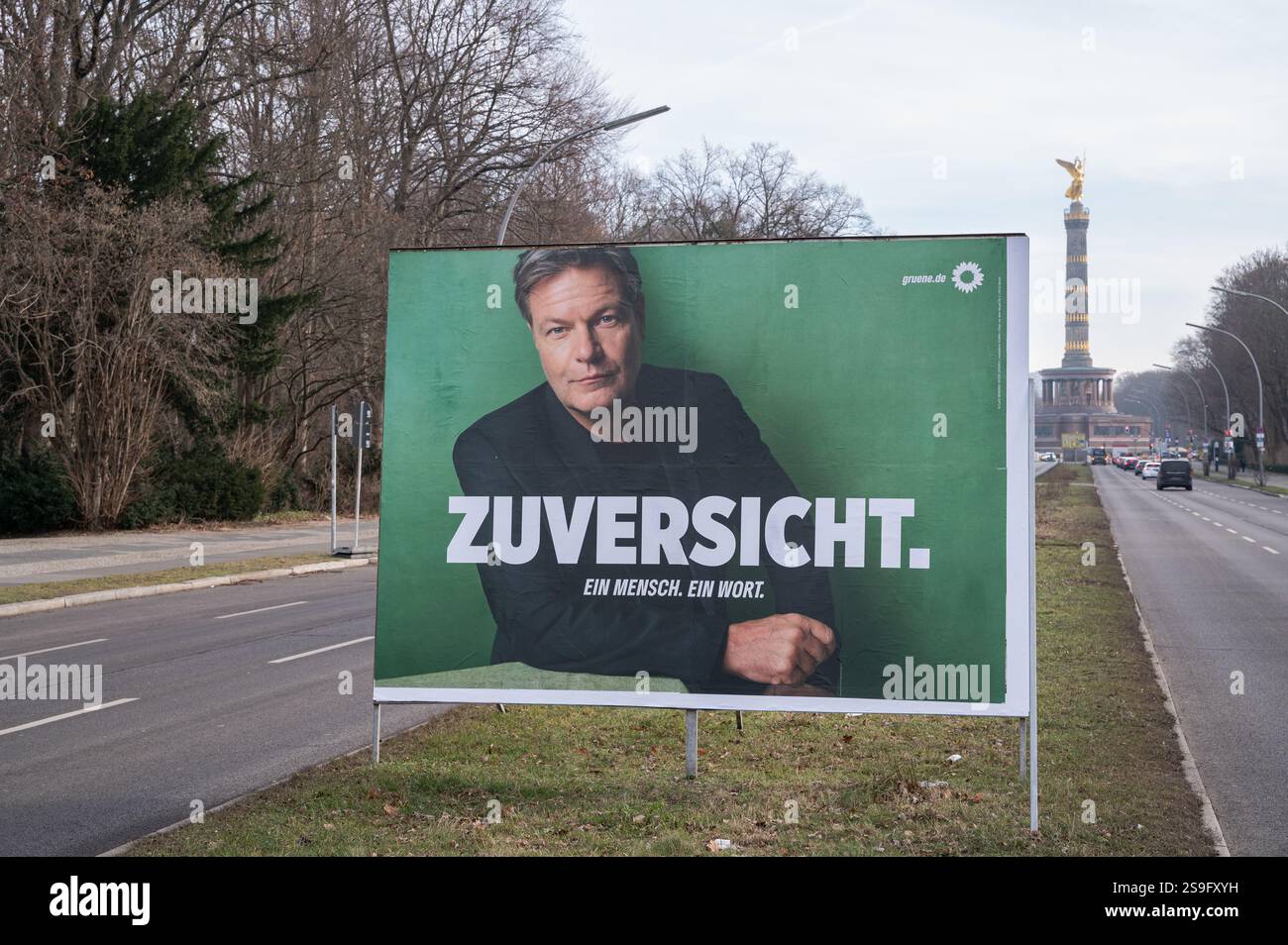22.01.2025, Berlin, Deutschland, Europa - Billboard mit Wahlplakat der Partei Allianz 90 die Grünen zeigt ein Porträt von Robert Habeck. Stockfoto