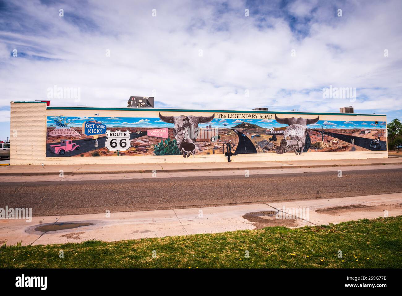Tucumcari, NM USA - 2. Mai 2018: Das legendäre Straßenbild zeigt lokale Sehenswürdigkeiten entlang der Historic Route 66 New Mexico. Stockfoto
