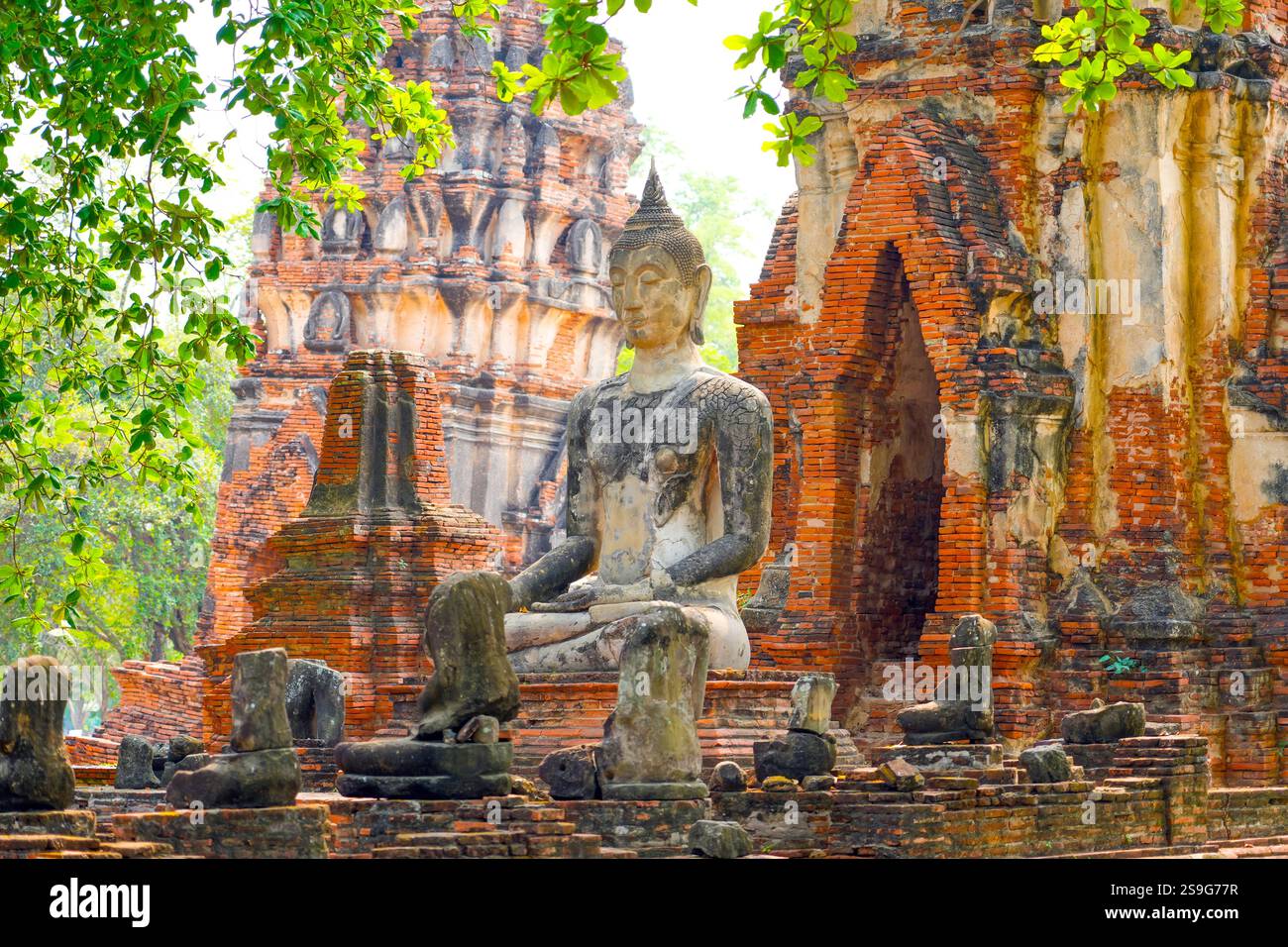Buddha-Statue im Tempel Wat Mahathat. Stockfoto