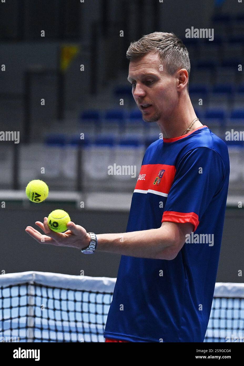 Der tschechische Tenniskapitän Tomas Berdych nimmt am 26. Januar 2025 in Ostrava (Tschechische Republik) an einem Training vor dem Qualifikationsspiel zum Davis Cup gegen Südkorea Teil. (CTK Foto/Jaroslav Ozana) Stockfoto