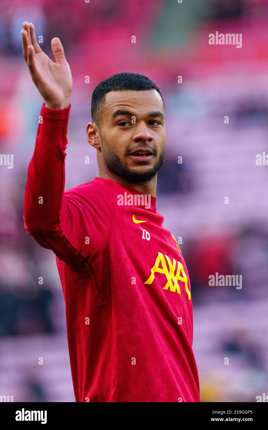 Liverpool Cody Gakpo wird am Samstag, den 25. Januar 2025, während des Premier League-Spiels zwischen Liverpool und Ipswich Town in Anfield, Liverpool, gespielt. (Foto: Steven Halliwell | MI News) Stockfoto