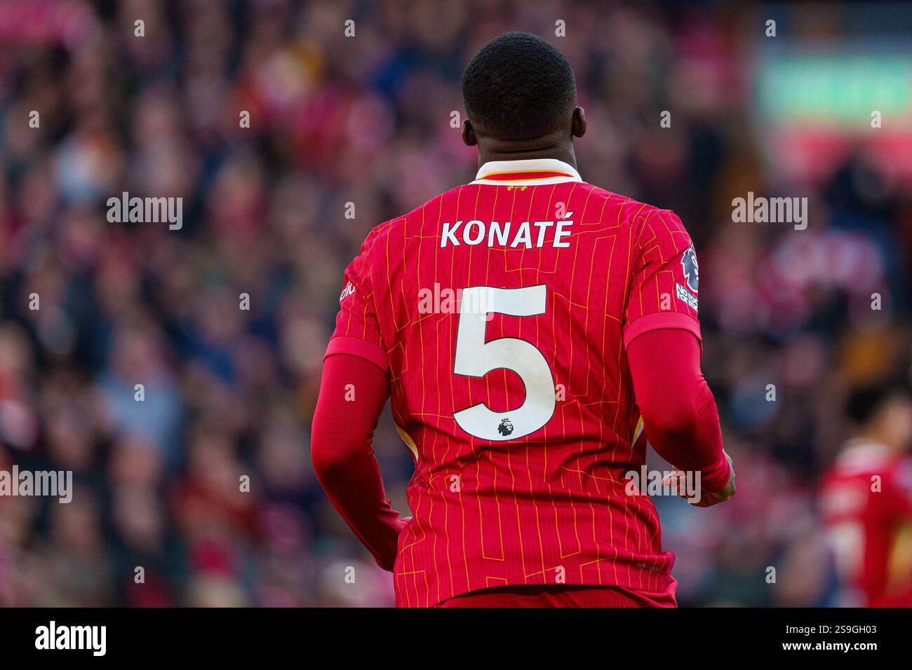 Liverpool Ibrahima Konate wird am Samstag, den 25. Januar 2025, während des Premier League-Spiels zwischen Liverpool und Ipswich Town in Anfield, Liverpool, gespielt. (Foto: Steven Halliwell | MI News) Stockfoto