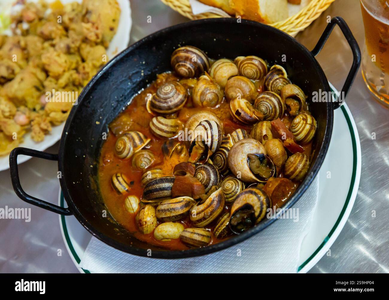Escargots. Spanische Küche Stockfoto