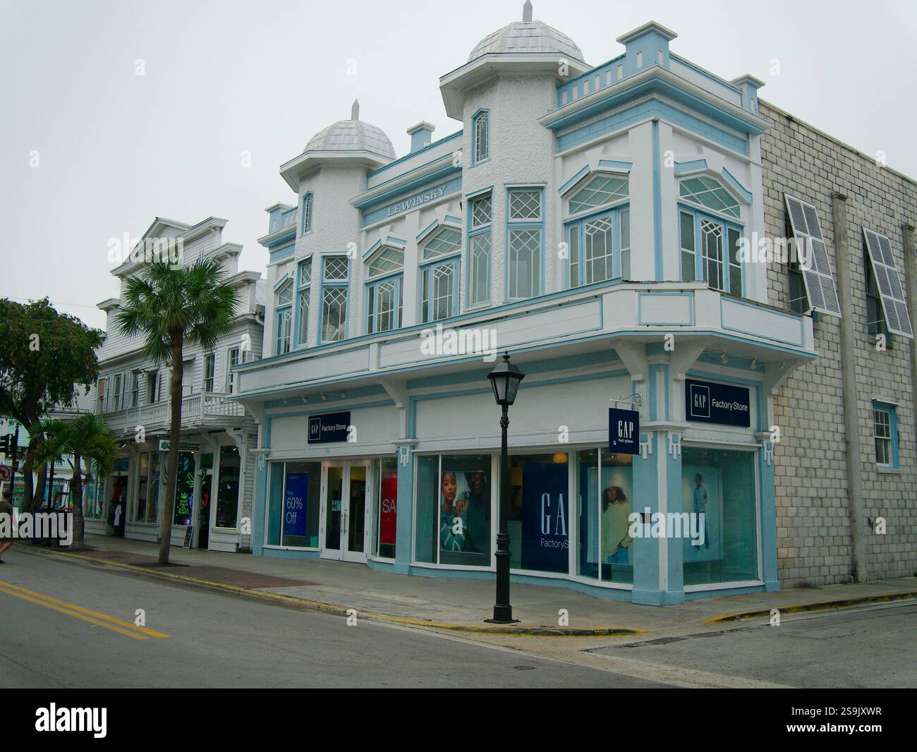 GAP Retail Store Street, Außenansicht von der anderen Straßenseite. Downtown Key West Historic District. Florida, USA. Redaktionelle Verwendung Nur 21. Januar 2 Stockfoto