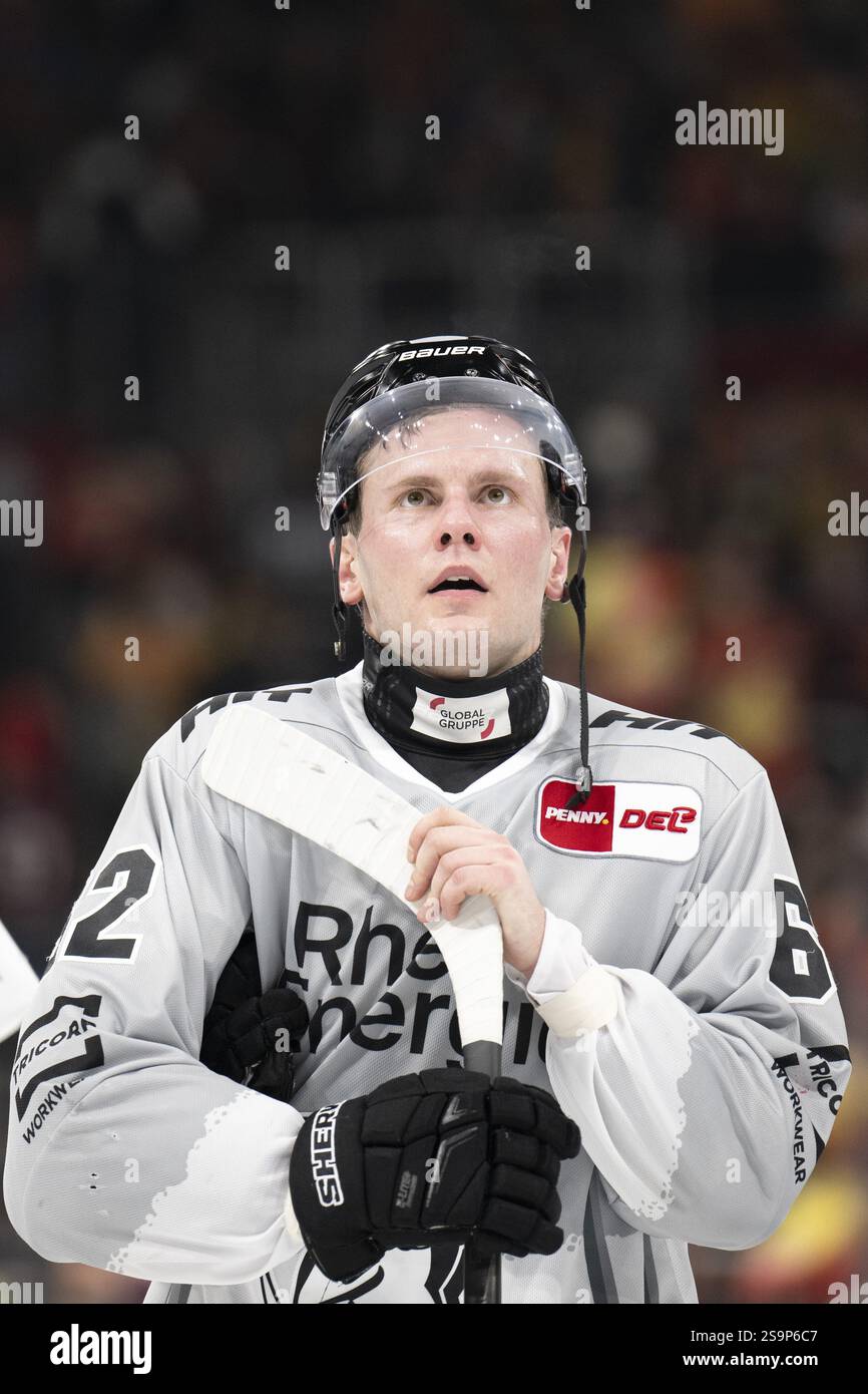 PSD Bank Dome, Düsseldorf, Nordrhein-Westfalen, Parker Tuomie (Koelner Haie, #62), PENNY DEL, Duesseldorfer EG- Koelner Haie am 24.01.2025 Stockfoto