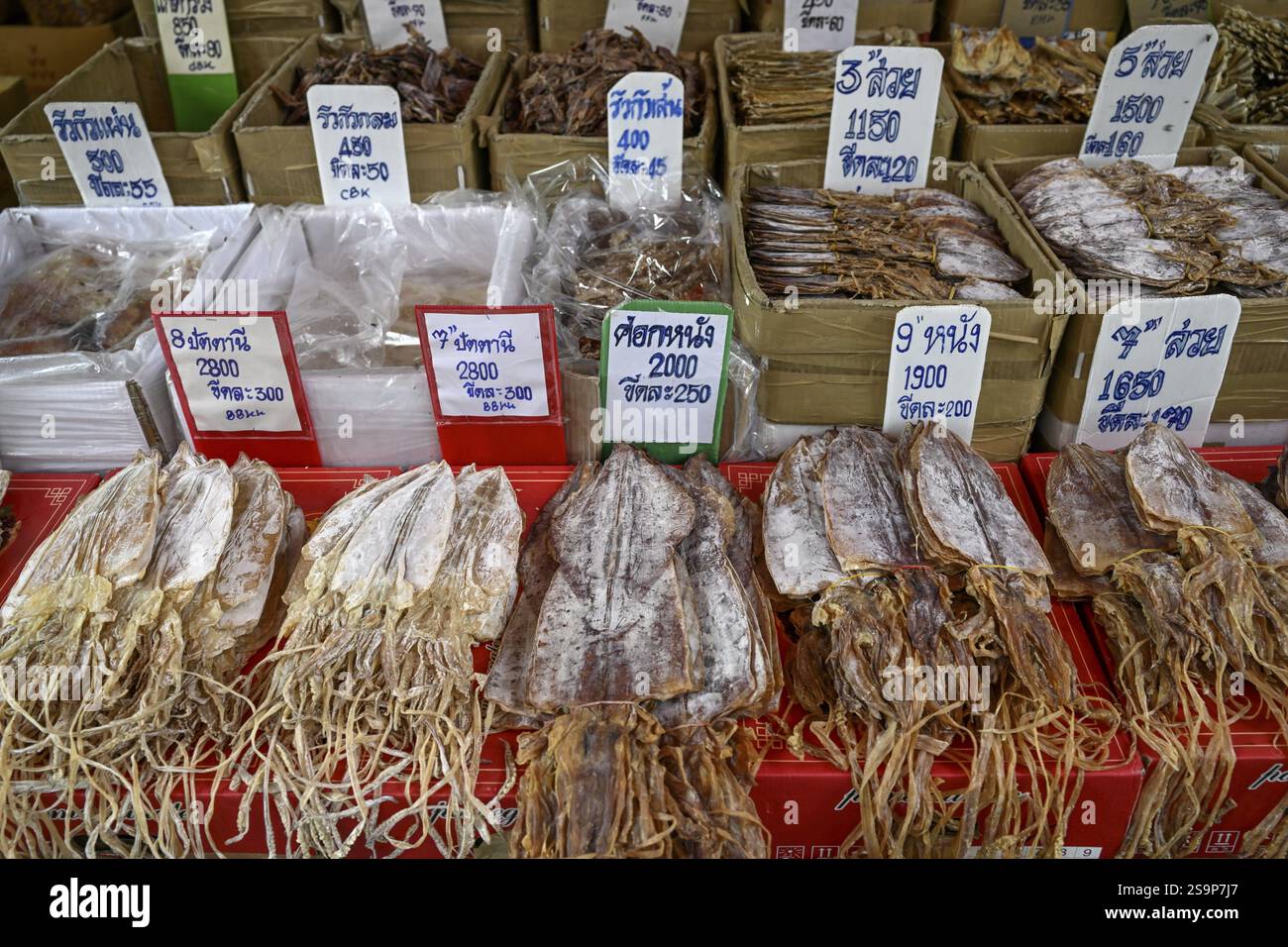 Getrocknete Tintenfische auf dem Markt an der Yaowarat Road, China Town, chinesisches Viertel, Sampheng, Bangkok, Thailand, Asien Stockfoto