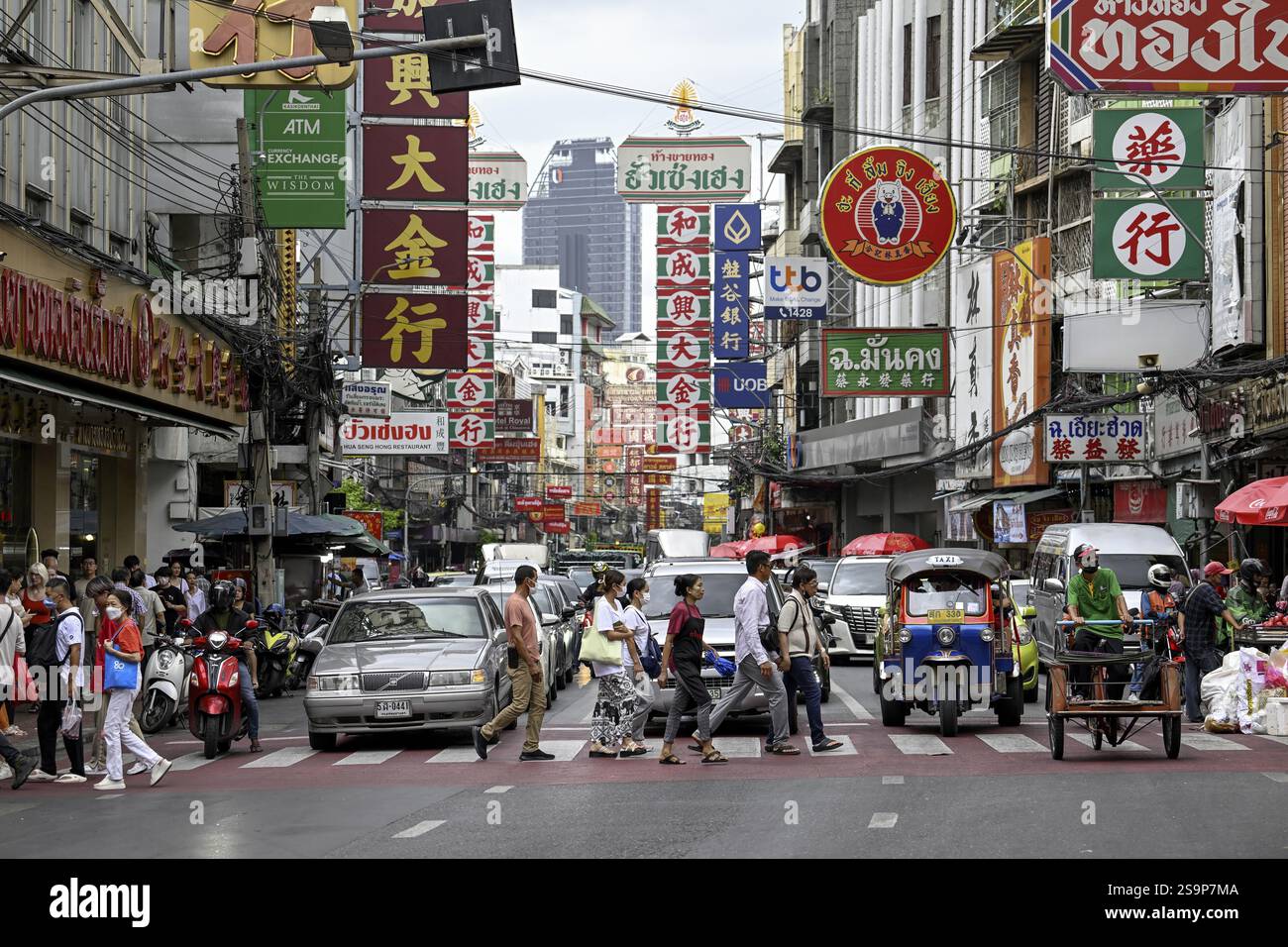 Straßenszene an der Yaowarat Road, China Town, chinesisches Viertel, Sampheng, Bangkok, Thailand, Asien Stockfoto