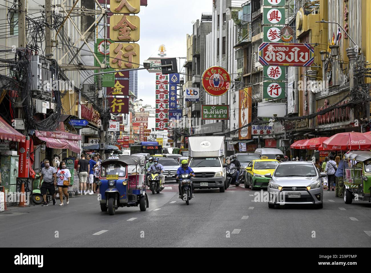 Straßenszene an der Yaowarat Road, China Town, chinesisches Viertel, Sampheng, Bangkok, Thailand, Asien Stockfoto