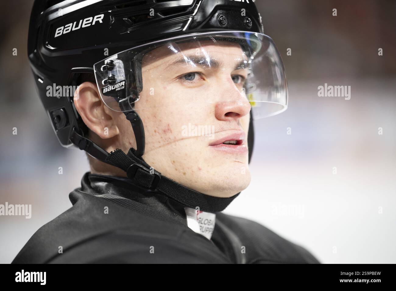 PSD Bank Dome, Düsseldorf, Nordrhein-Westfalen, Justin Schuetz (Koelner Haie, #10), PENNY DEL, Duesseldorfer EG- Koelner Haie am 24.01/2025 Stockfoto