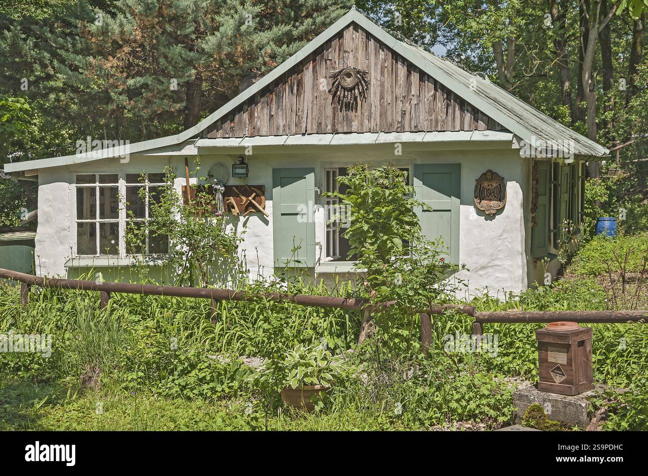 Museum der Ost-West-Friedenskirche, Heimat von Timofej Wassiljewitsch Prochorow, Pater Timofej genannt, im Olympiapark München, Oberbayar Stockfoto