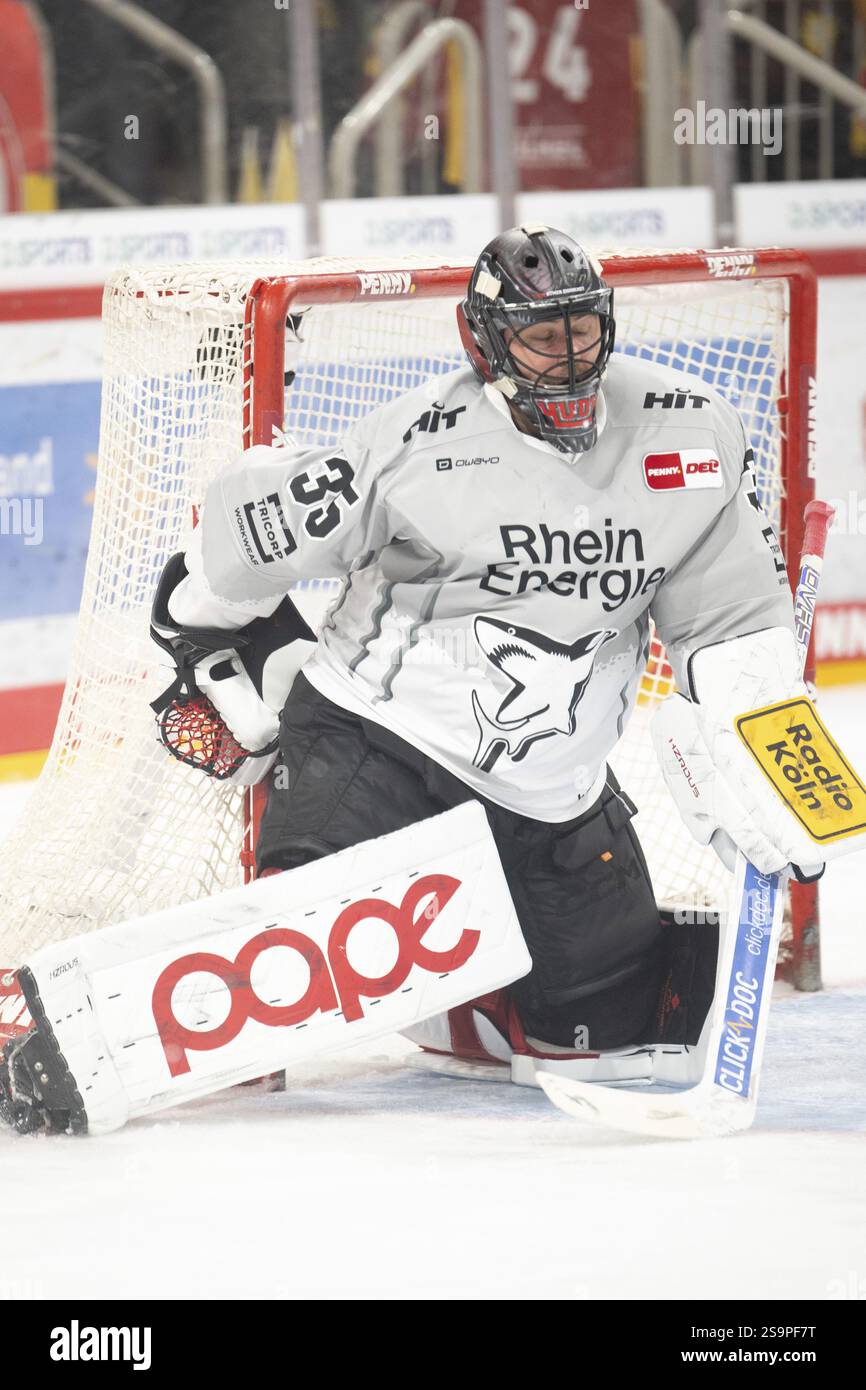 PSD Bank Dome, Düsseldorf, Nordrhein-Westfalen, Julius Hudacek (Koelner Haie, #35), PENNY DEL, Duesseldorfer EG- Koelner Haie am 24.01.2025 Stockfoto