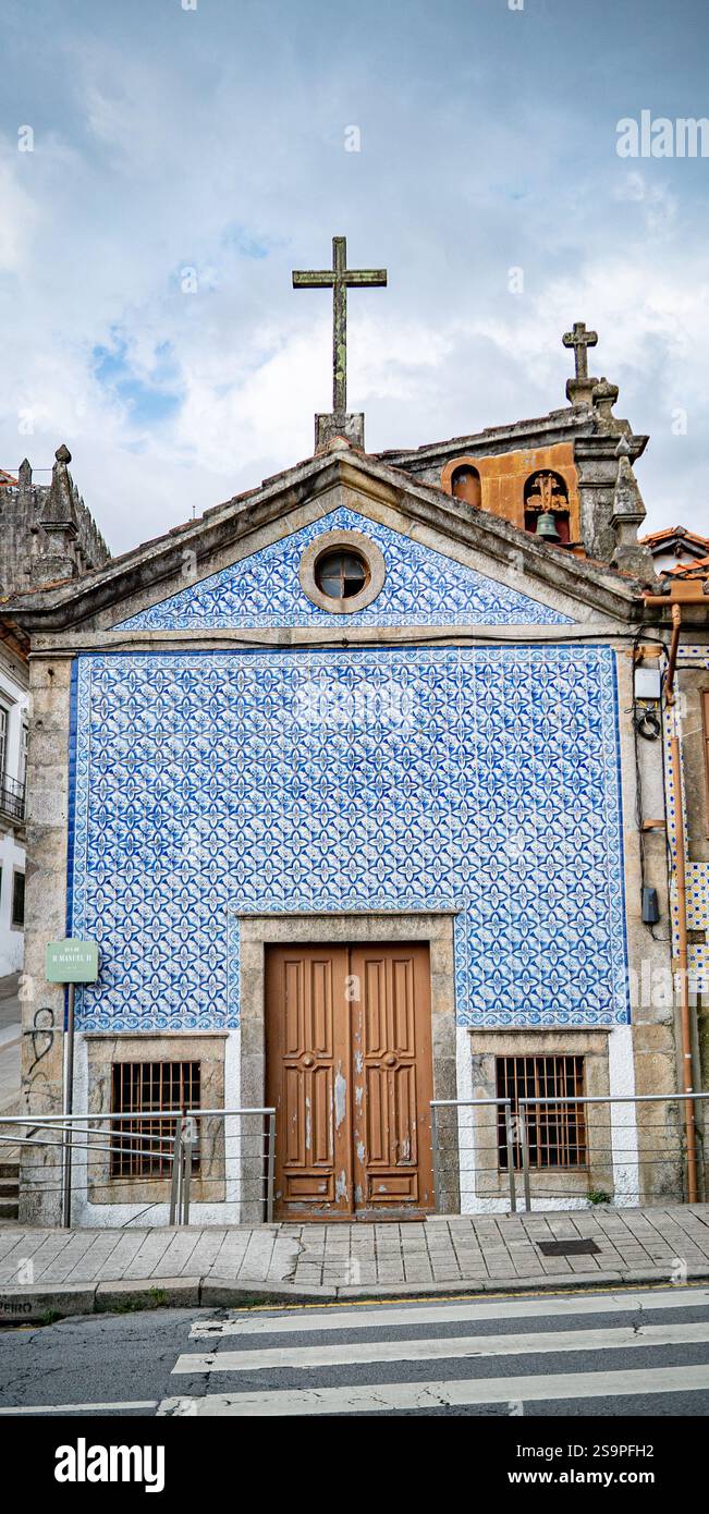 Historische portugiesische Architektur mit Azulejos Stockfoto