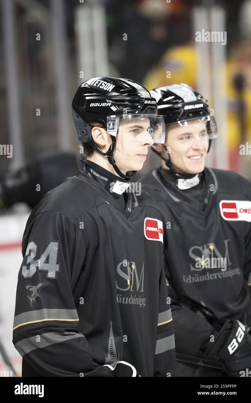 PSD Bank Dome, Düsseldorf, Nordrhein-Westfalen, Elias Lindner (Koelner Haie, #34), PENNY DEL, Duesseldorfer EG- Koelner Haie am 24.01.2025 Stockfoto
