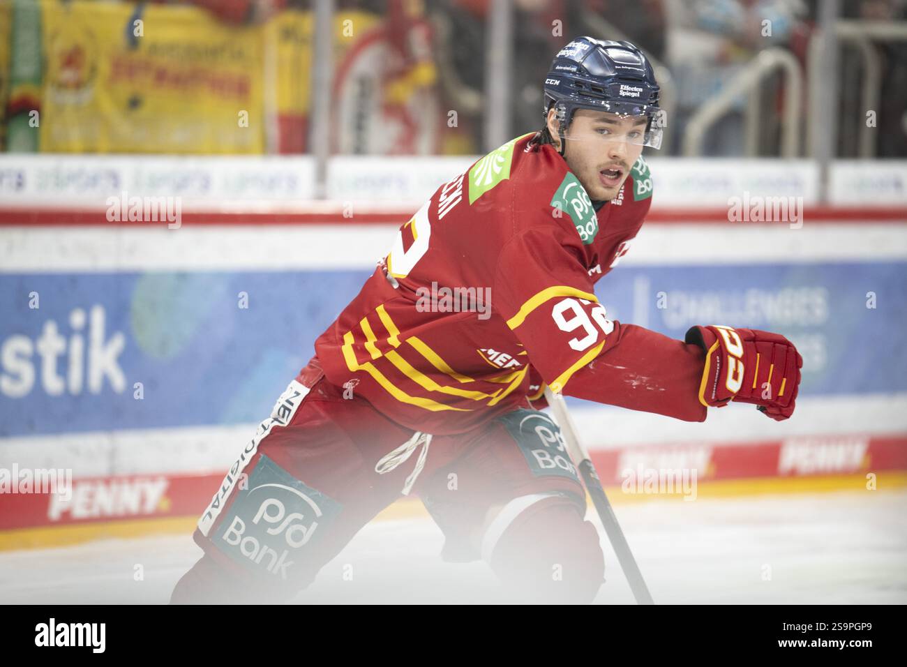 PSD Bank Dome, Düsseldorf, Nordrhein-Westfalen, Jakub Borzecki (Duesseldorfer EG, #92), PENNY DEL, Duesseldorfer EG- Koelner Haie am 24.01.2025 at Stockfoto