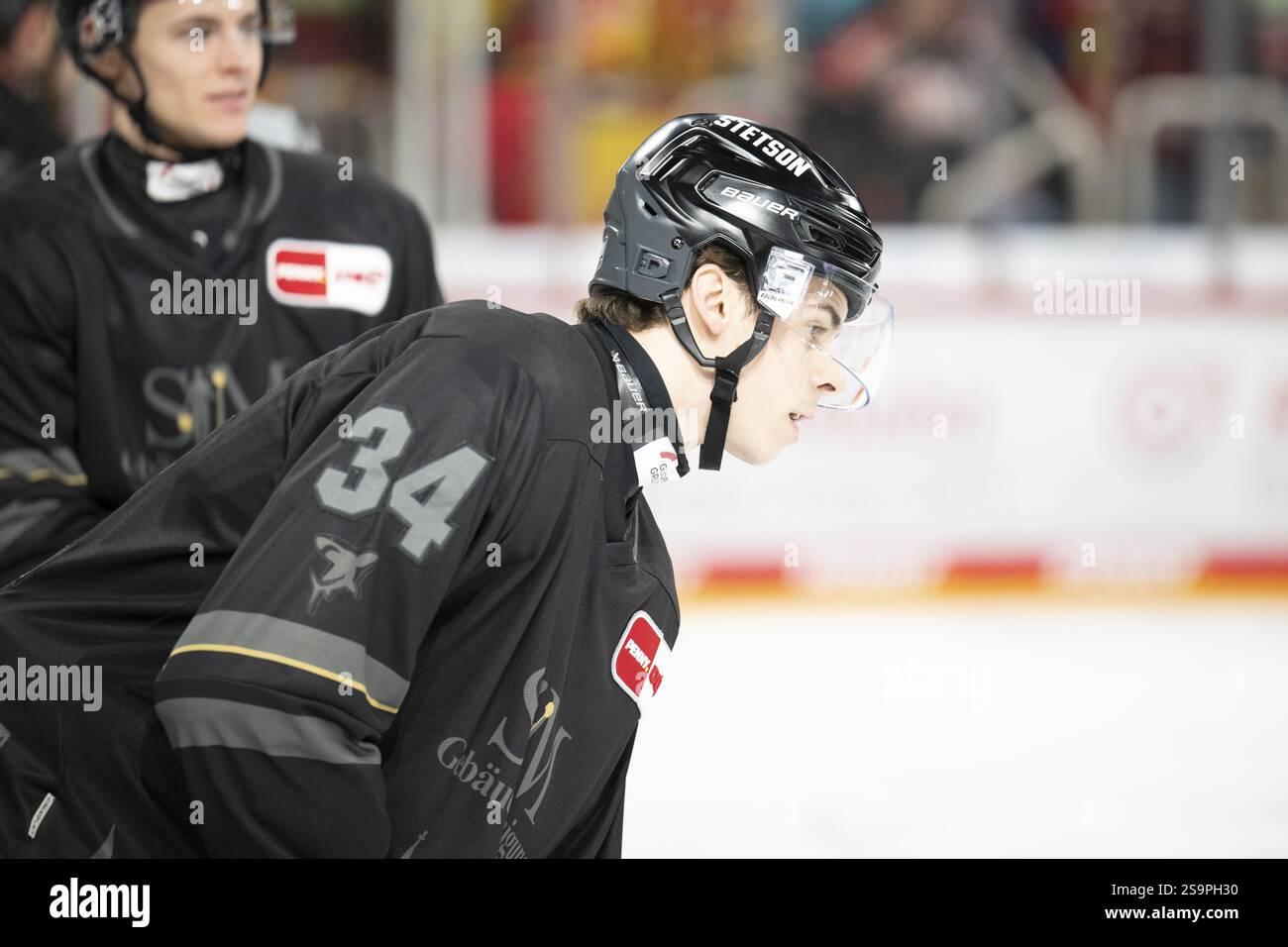 PSD Bank Dome, Düsseldorf, Nordrhein-Westfalen, Elias Lindner (Koelner Haie, #34), PENNY DEL, Duesseldorfer EG- Koelner Haie am 24.01.2025 Stockfoto