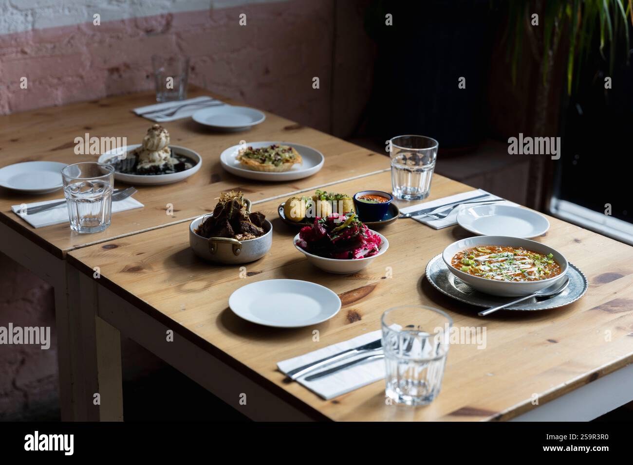 Nandine, ein kurdisches Familienrestaurant in Camberwell, South London, Oktober 2024. Foto: Sam Stockfoto